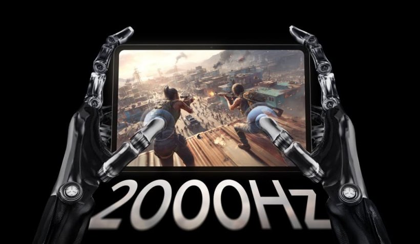 robot hands using the tablet