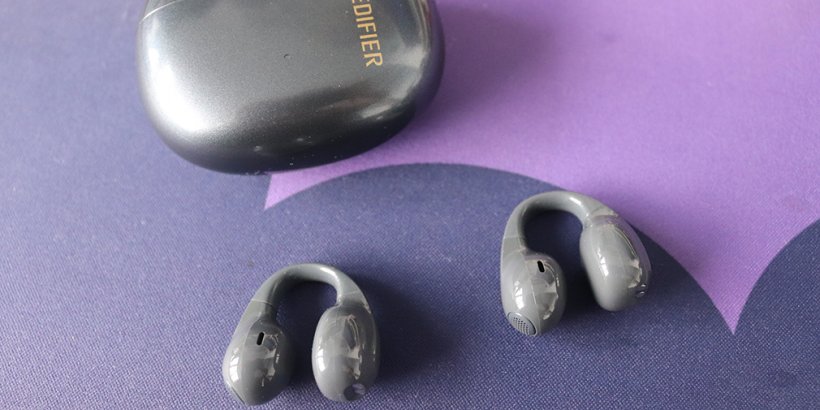 Edifier R1 outside the case