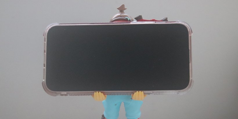 You cannot see the face of the charcter when it holds a phone