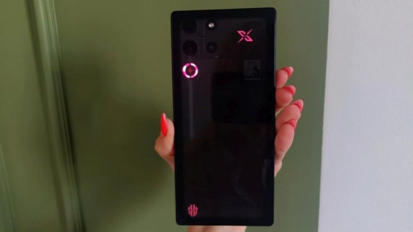 redmagic 10s pro back and RGB lights