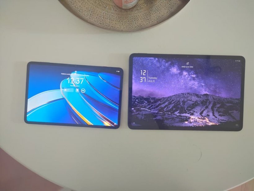 redmagaic astra on the left and redmagic nova on the right