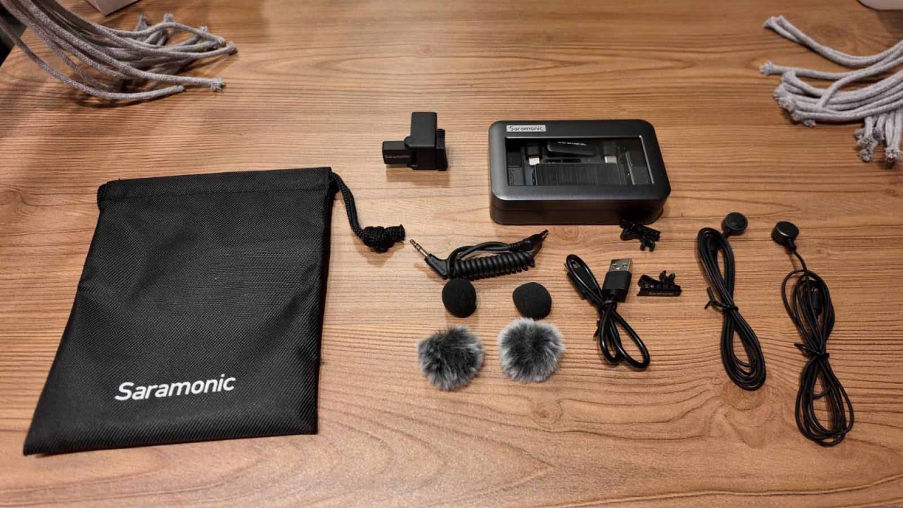 saramonic air complete package on a table