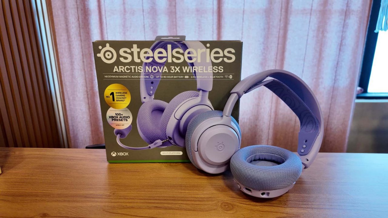 arctis nova 3x with its box