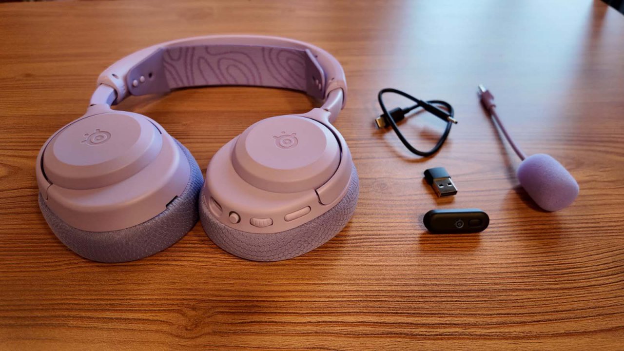 arctis nova 3x package contents on a table