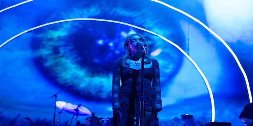 TennoConcert vocalist singing